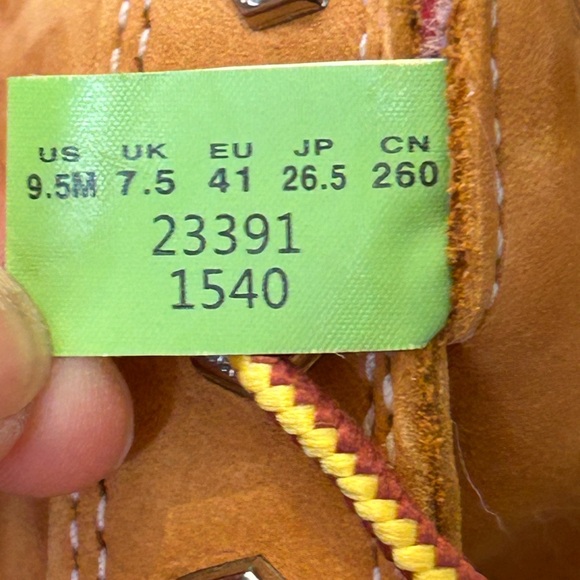 TIMBERLAND s9.5 ladies hiking boots-Worn once! Waterproof suede w/white soles - Picture 4 of 11